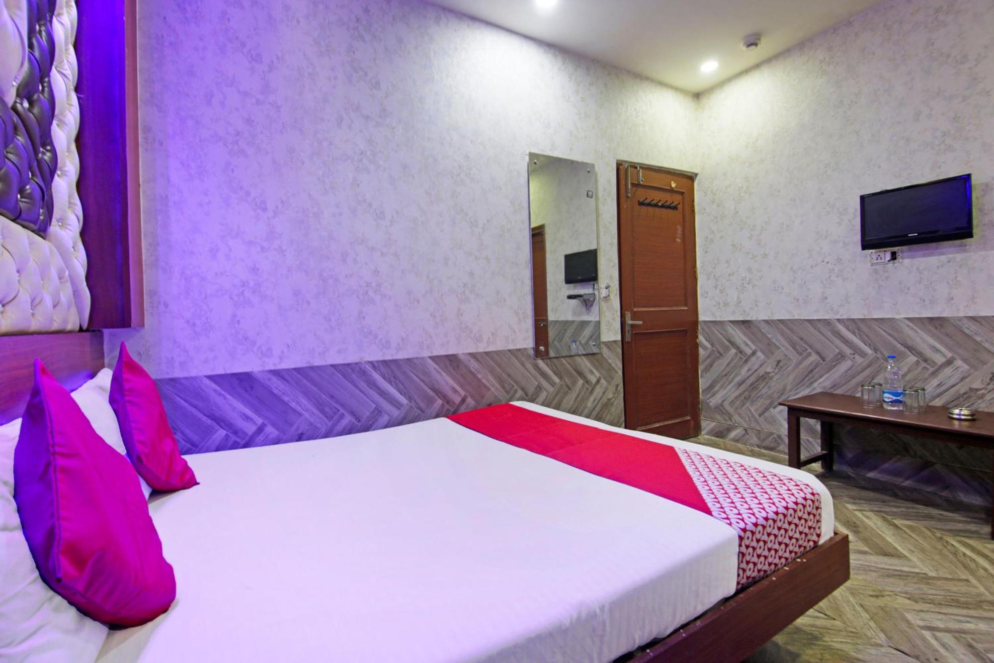 O Pink Palace Hotel 3*